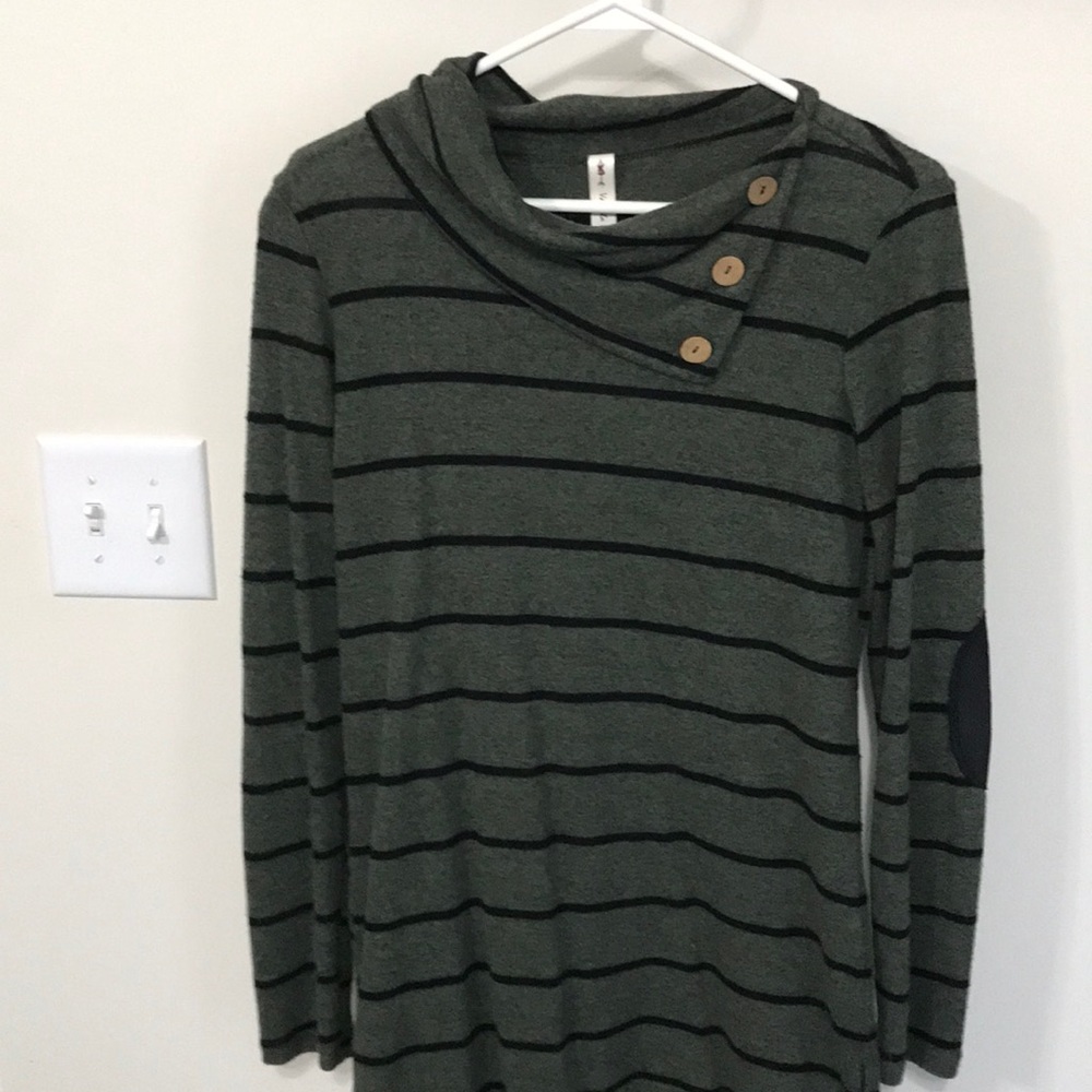 Button neck long sleeve